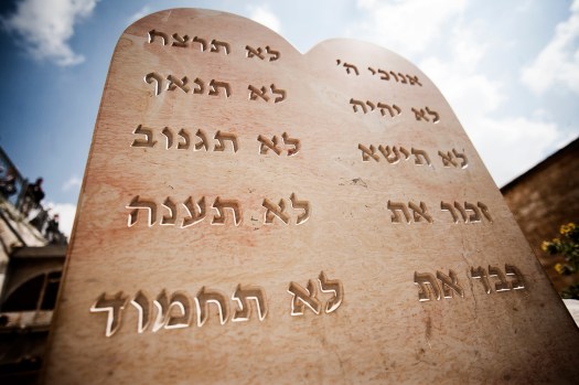 mandamientos sinai dios ateismo moises biblai pentateuco religion