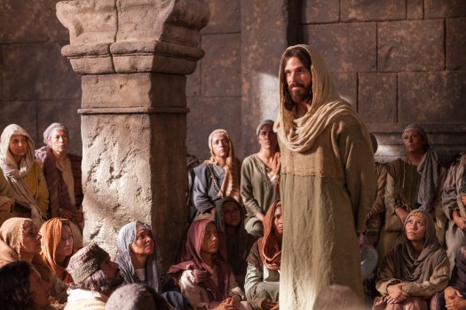 jesus-speaking-crowd-1103410-wallpaper