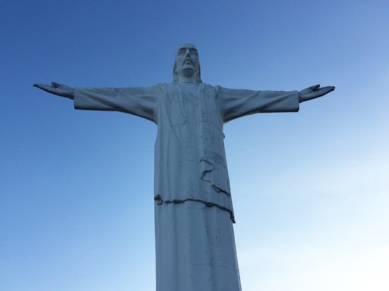 cristo-rey-statue